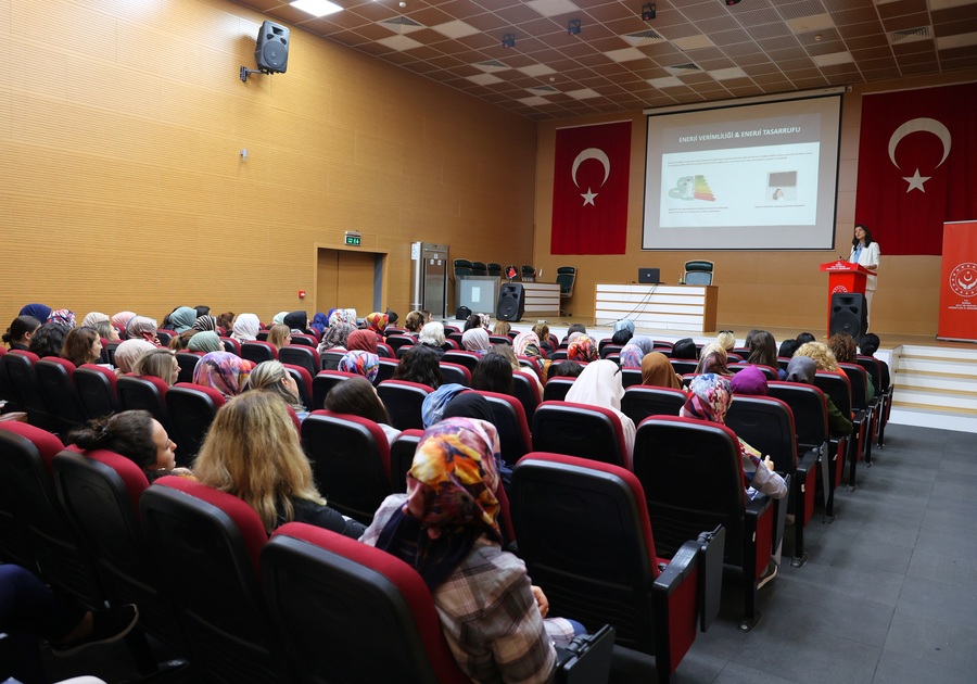 BURSALI KADINLARA ENERJİ TASARRUFU ANLATILDI