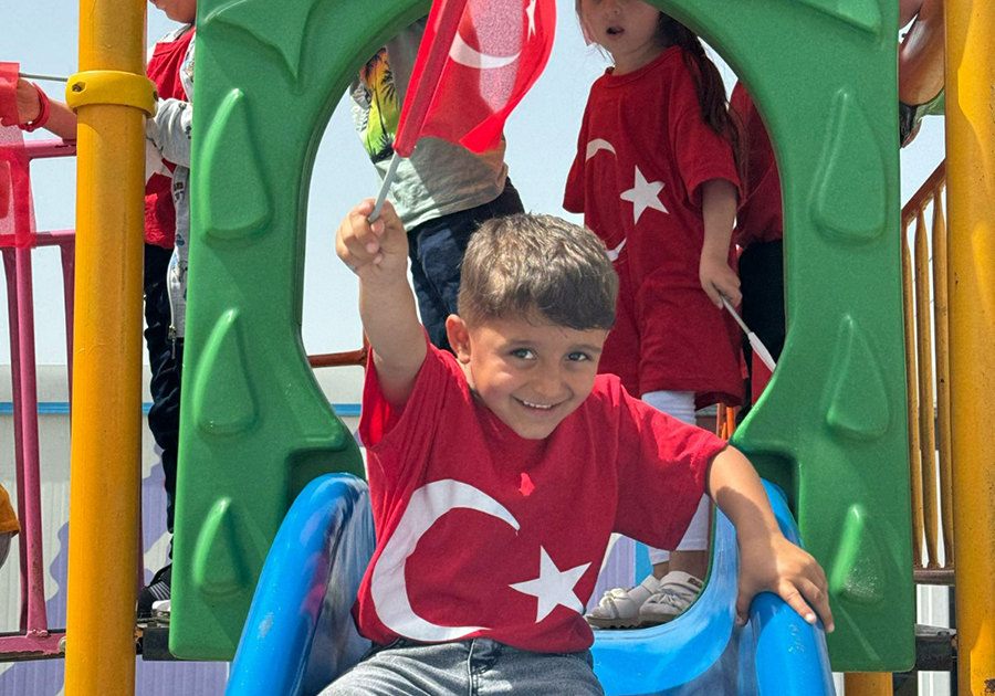 ULUDAĞ ENERJİ 23 NİSAN'I AFET BÖLGESİNDEKİ ÇOCUKLARLA KUTLADI