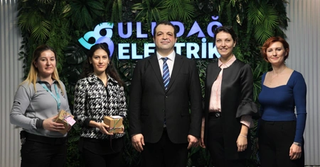 ULUDAĞ ELEKTRİK, KADIN ÇALIŞANLARINI 8 MART’TA HEDİYELERLE KARŞILADI!