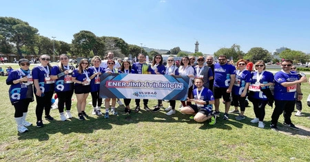 ULUDAĞ ELEKTRİK KOŞU TAKIMI FORMALARININ YARISINI ÖĞRENCİLERİN HAYALLERİNE AYIRDI